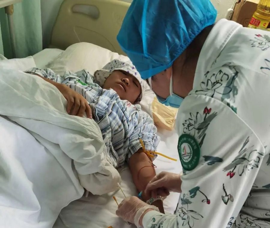 筹集治疗金近30万，水滴筹·水滴公益为白血病妈妈撑起希望