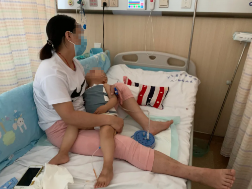 2岁男孩身患神经母细胞瘤，水滴筹爱心汇聚挽救生命